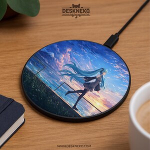 Puede incluir: Un juego de tres tazas de cerámica con acabado mate moteado. Las tazas son de color crema, gris claro y gris oscuro. Cada taza tiene un diseño simple y minimalista.