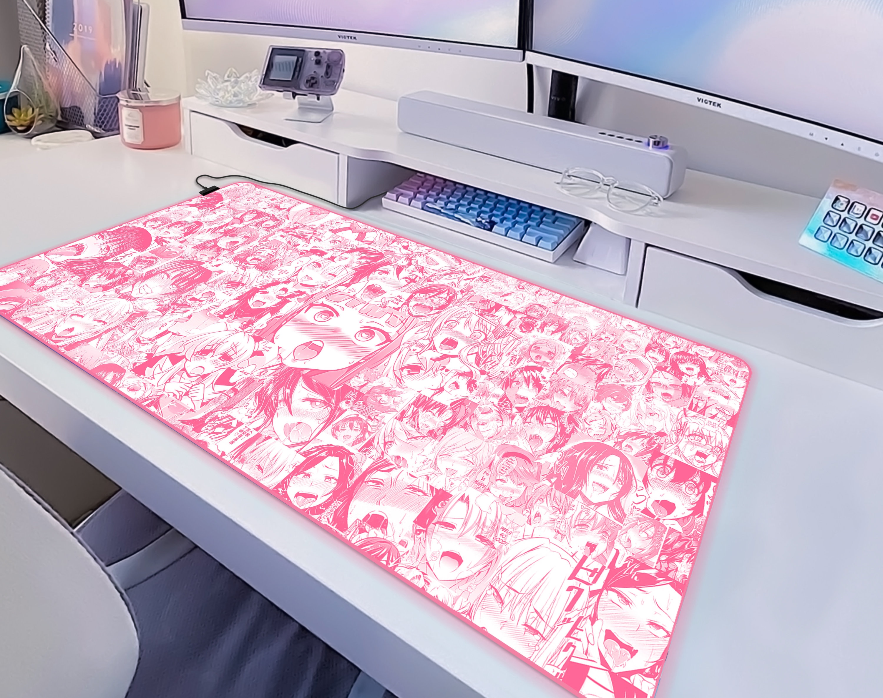 アニメガールデスクマットアヘ顔、かわいいピンクのマウスパッド