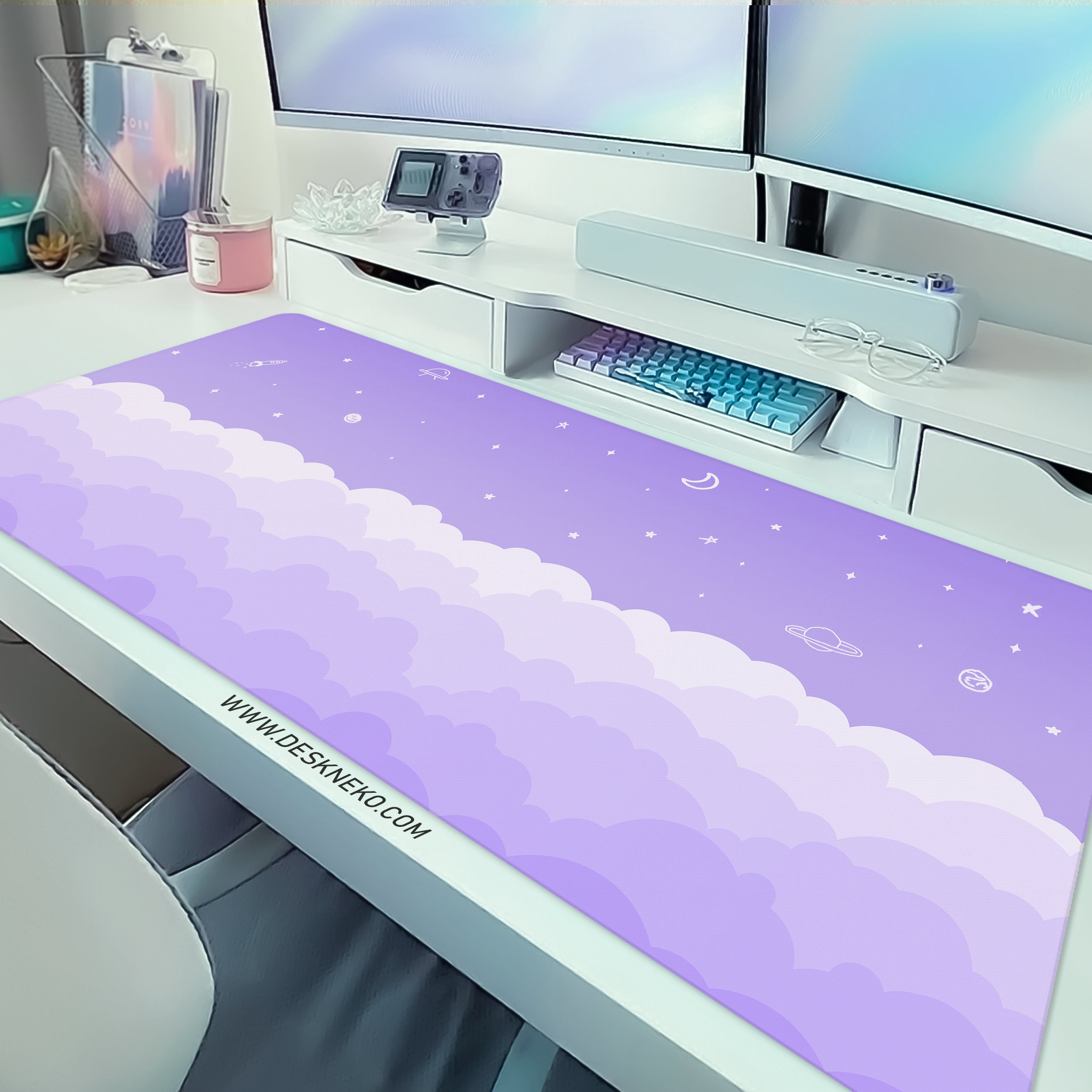Tappetino Da Scrivania XXL 80x40 Cm Con Stampa Nuvole E Cielo Notturno, Bordi Cuciti