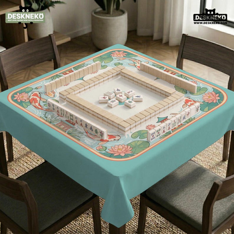 May include: A teal Mahjong table cover with a koi fish and lotus flower design. The cover is set on a wooden table with a Mahjong game in progress. The logo "DESKNEKO" is visible in the top corners.