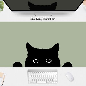 Kawaii Katzen Schreibtischmatte Mousepad Grün, Schwarzes Kätzchen schaut über den Rand, Kawaii Katzenliebhaber, große XXL Schreibtischmatte xl, kleines Mauspad