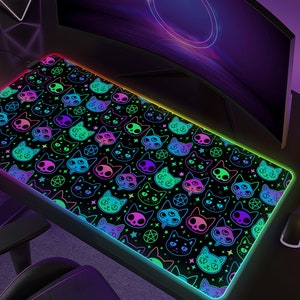 Niedliche Goth Schreibtischmatte LED RGB Mousepad, Neon Gaming Deskmat gruselige Gothic Space Katzen Fledermäuse, dunkelschwarz lila großes xl Mousepad für Gamer