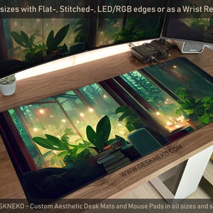 Op de afbeelding: Een rechthoekige bureaumat met een thema van de natuur, met een uitzicht op een raam met planten en zachte verlichting. De mat ligt op een houten bureau. Tekst op de mat luidt "WWW.DESKNEKO.COM" en "©DESKNEKO - Custom Aesthetic Desk Mats and Mouse Pads in all sizes and styles".