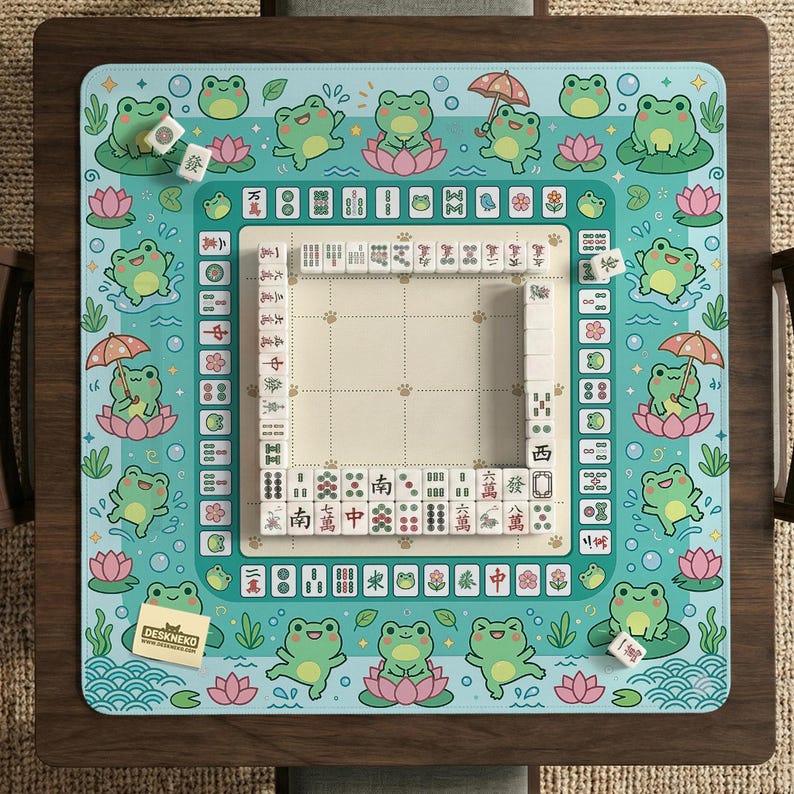 以下が含まれることがあります： 白い文字で「Welcome to our home」と書かれた素朴な木製の看板。 傷んだ仕上がりとシンプルで魅力的なデザインで、玄関や入り口に最適です。