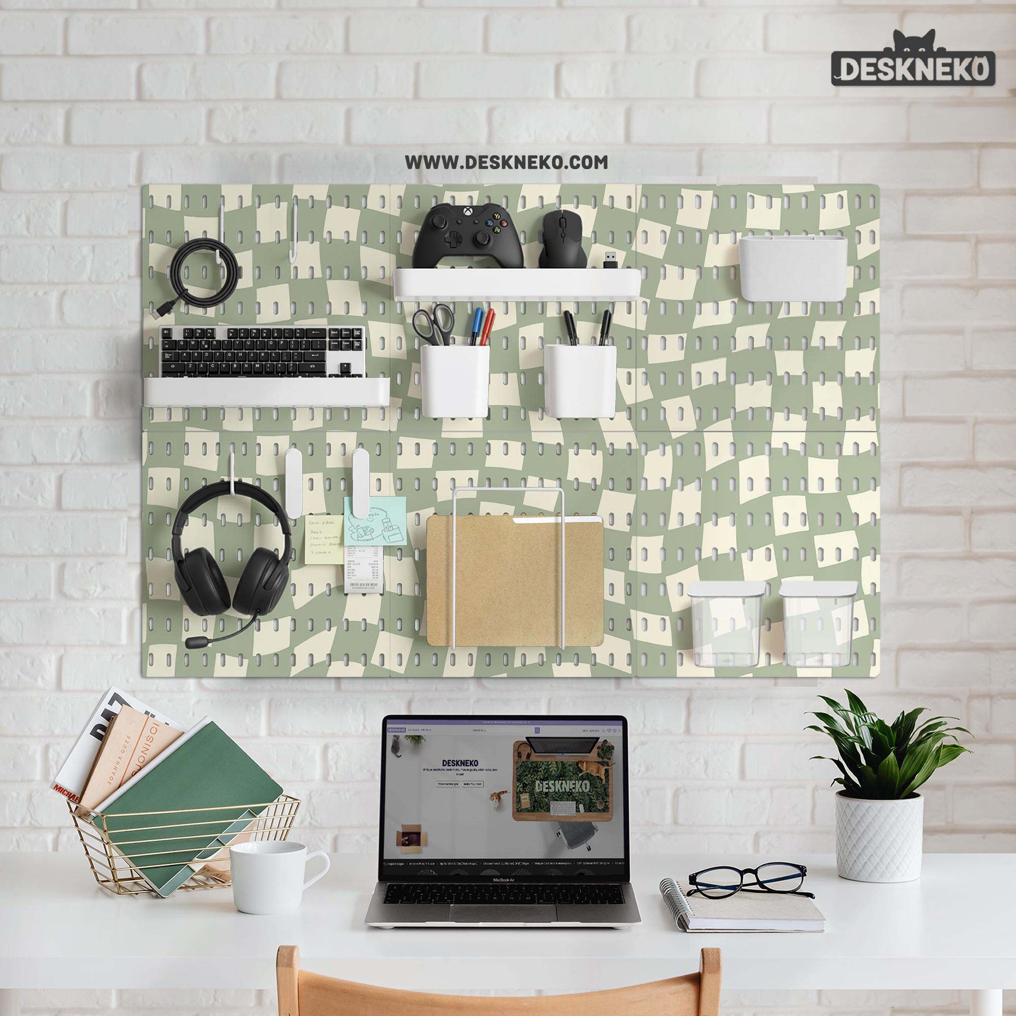 Checkered Pegboard Set image 2