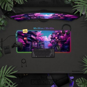 May include: A gaming desk setup featuring a vibrant, illuminated mousepad (90 x 30 cm) with a Japanese street scene. Includes a keyboard, mouse, controller, and headphones. The curved monitor displays a matching image.