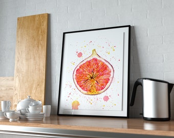 Puede incluir: Una pintura de acuarela de un higo cortado por la mitad, con un interior rosa y amarillo. La pintura está enmarcada en negro y tiene un fondo blanco con salpicaduras de acuarela amarilla y rosa.