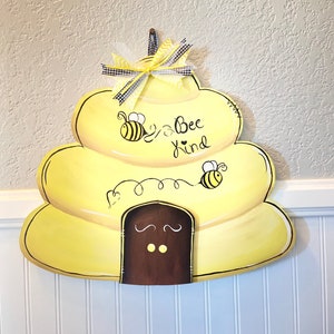 Bee wreath, Bee door hanger, Bumble bee door hanger, spring wreath, spring door hanger, yellow wreath, honey bee door hanger, bee hive