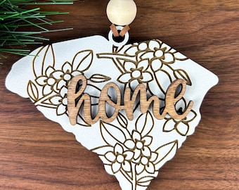 South Carolina Christmas Ornament in South Carolina State Shape, Home State SC Christmas Gift Ornament with State Flower, Wooden SC Gift
