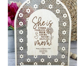 Personalized Mother's Day Gift, Mother's Day Quote Engraved on Wood Sign with Rattan Daisy Flower Border, Custom Mother's Day Message