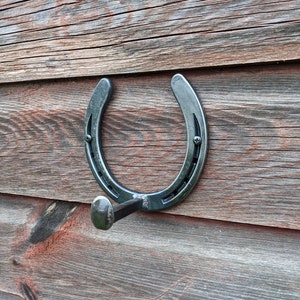 Rustic Railroad Spike Horseshoe Hook, Industrial Farmhouse Decor, Wall Mount Metal Coat Hook, Country Farmhouse Decor Gift, Tack Hanger Hook