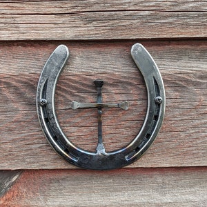 Horseshoe With Cross, Country Wall Decor, Rustic Farmhouse Decor, Western Gift, Christian Gift, Christian Wall Decor