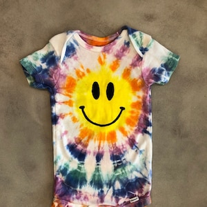 HAPPY Face Organic Cotton Tie Dye Baby Bodysuit 0-24m | Smile Romper Rainbow Colors