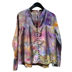 Blusa de seda de algodón teñida SIENA Ice reciclada, talla pequeña / Botones de camisa Free People imagen 1