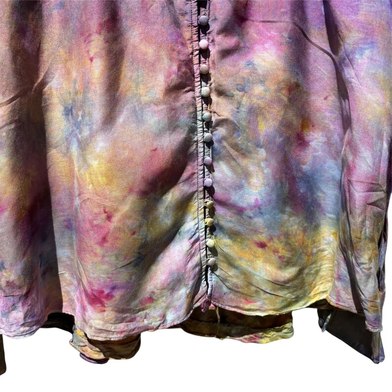Blusa de seda de algodón teñida SIENA Ice reciclada, talla pequeña / Botones de camisa Free People imagen 3