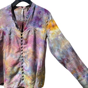 Blusa de seda de algodón teñida SIENA Ice reciclada, talla pequeña / Botones de camisa Free People imagen 6