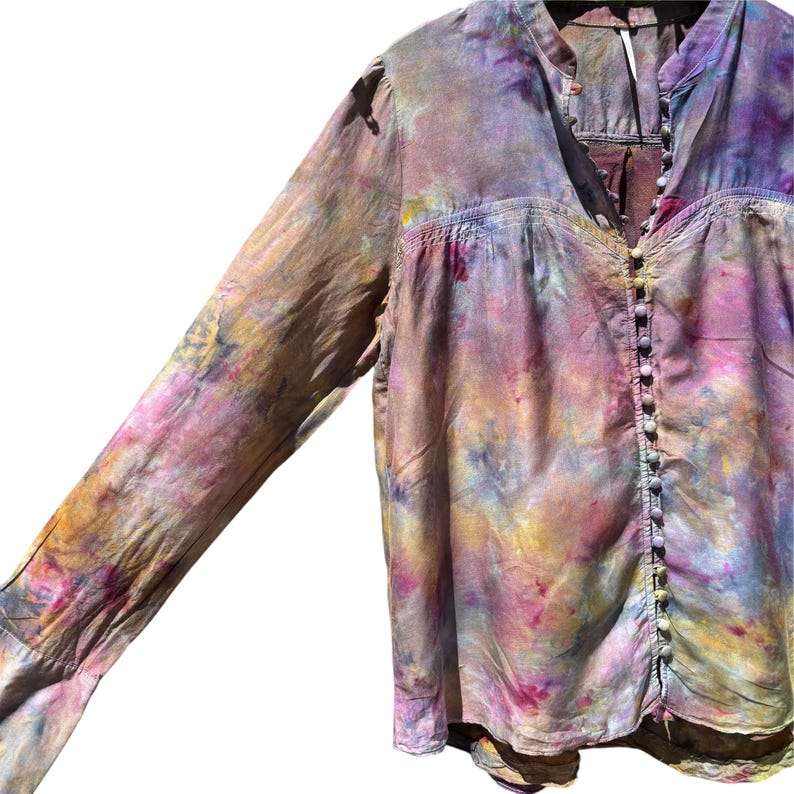 Blusa de seda de algodón teñida SIENA Ice reciclada, talla pequeña / Botones de camisa Free People imagen 5