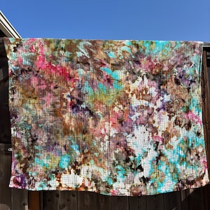 Deken van SIENA tie-dye mousseline katoenen gaas | Neutrale en veelkleurige ijsgeverfde lichtgewicht deken | Ademend zomerkatoen tocayo