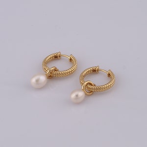 18K Gold Filled Pearl Earrings,Huggie Hoop Earrings,Hoop Earrings,Hypoallergenic Huggie Hoop,Gift for Her