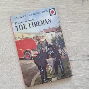 THE FIREMAN. Vintage Ladybird book. Published 1962. Series 606B. 'People at work'. Gift. Excellent quality. Fabulous illustrations (F)