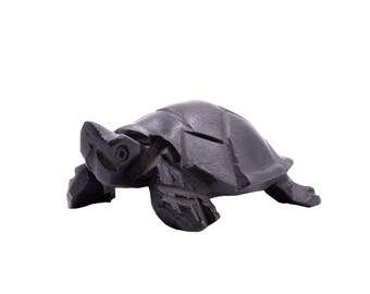 Elegante statuina decorativa in legno senegalese raffigurante una tartaruga