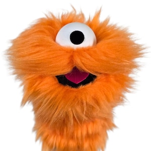 Marioneta de práctica del Monstruo Loco. Criatura naranja. Marioneta de mano profesional hecha a mano al estilo de los Muppets por UzzyWorks.