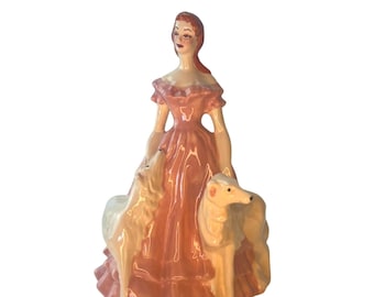 Maceta de cerámica vintage de Brayton Laguna: Dama victoriana con perros borzoi