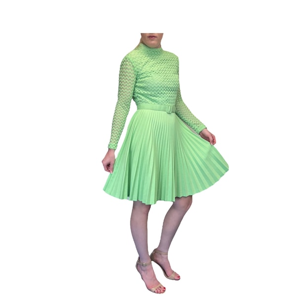 Robe corsage en dentelle verte vintage des années 60 et 70 avec jupe plissée permanente ceinturée taille XS