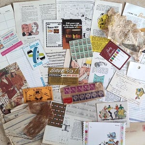 Puede incluir: Un collage de ef&iacute;meras vintage, que incluye anuncios, sellos y notas manuscritas. Los art&iacute;culos presentan varios colores, incluyendo marr&oacute;n, beige y rojo. Algunas piezas tienen texto como "Save 40" y "Baby Boomer".