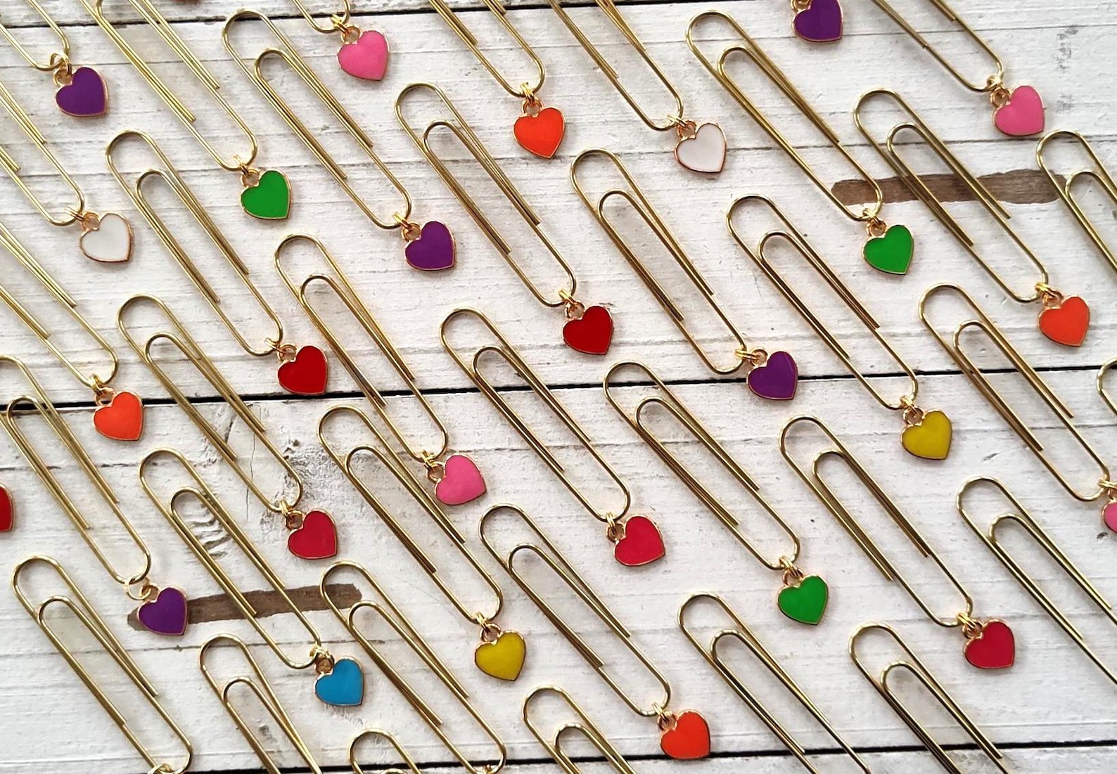 paperclips-w-heart-charms-for-valentine-s-day-projects-junk-journals