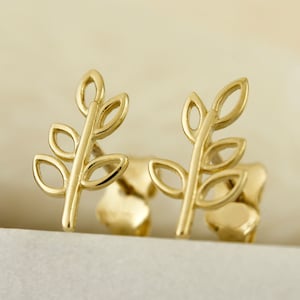 Boucles d'oreilles clous d'oreilles en feuille d'or massif 10 carats, clous délicats en or véritable, petit clou en or, clou du cartilage, clou hélicoïdal, clou en or véritable, petits clous en or