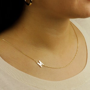 10k Solid Gold Initial Chain ketting, echte gouden zijwaartse initiële ketting, gouden gepersonaliseerde sieraden, sierlijke minimalistische gouden letter ketting