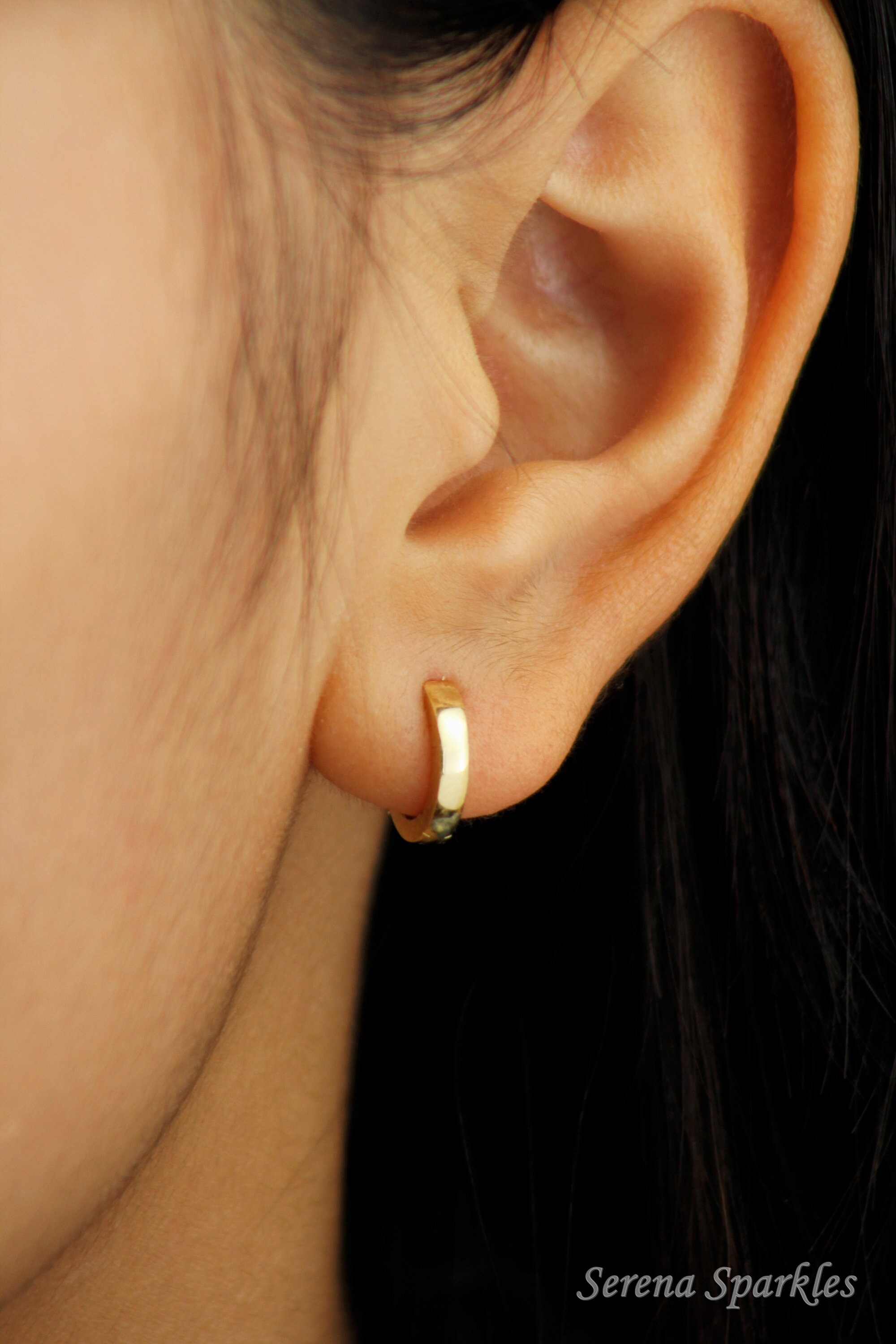 18ct Plain Yellow Gold Small Huggie Hoop Earrings