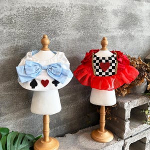 Costume d'Halloween pour chien inspiré de la reine rouge, bavoir bandana pour chien inspiré d'Alice, bavoir bandana coeur rouge pour grands chiens et chats, vêtements personnalisés pour animaux de compagnie