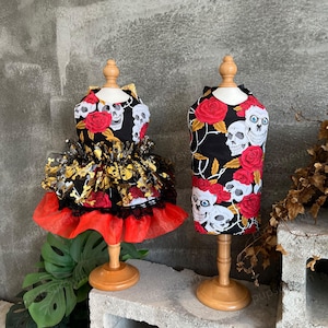 Disfraz de Halloween para perro, con estampado de calaveras y rosas para perros y gatos grandes, vestido de Halloween espeluznante para perro, ropa personalizada para mascotas.