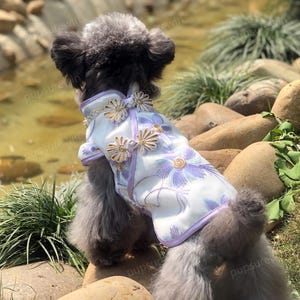 Benutzerdefinierte Neujahr Hund Outfit Lavendel Cheongsam, lila Blume Cheongsam Kleid Chinesisches Frühlingsfest Kostüm für große Hunde Katzen, Haustiere Kleidung