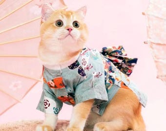 Kimono giapponese per gatti, yukata per animali domestici in cotone verde salvia con stampa floreale, abito per la festa dei fiori di ciliegio