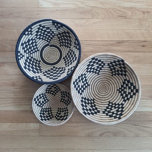 Black & Beige Rwanda Basket/ Set of 3 / Handwoven Basket/ Hanging Wall Basket/ Boho Wall Art/ Fruit Bowls/ Jewelry Storage/ Mom Gift