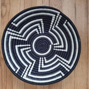 African Wall Rwanda Basket/ Boho Hanging wall basket/ Woven wall art/ Fruit bowl/ Woven African Basket/ Decorative Basket/ Gift for Mom