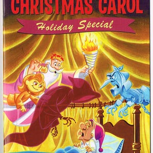 Puede incluir: Una portada de cómic con una ilustración de dibujos animados de un hombre en la cama que es visitado por tres fantasmas. La portada se titula "Mr. Magoo's Christmas Carol Holiday Special".