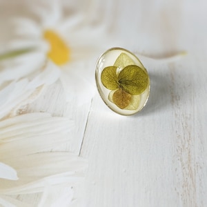 Bague fleur d'hortensia pressée : bijoux naturels en résine argentée