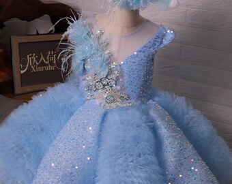 Bling Bling Himmelblaues Partykleid für den ersten Geburtstag eines Kindes, glitzerndes Kristallperlen-Erstkommunionkleid, luxuriöses, bauschiges Festkleid mit Federn