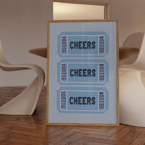 Cheers Blue Tickets Wall Print, Bar Cart Art, Descarga digital, Decoración de pared retro, Arte imprimible, Impresiones descargables, Preppy, Arte de pared retro