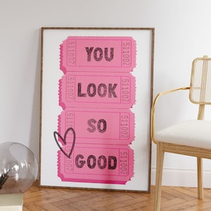 Te ves tan bien boletos rosas impresión de pared, cartel estético, decoración de pared retro, carrito de bar, preppy, arte de pared de moda