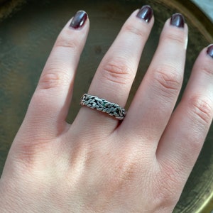 Vintage 925 Sterling Silver Detailed Band Ring