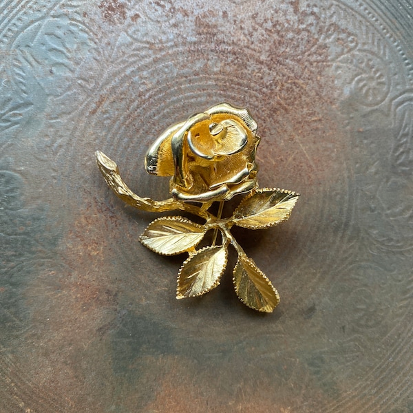 Vintage Signed LEDO 1965 Gold Tone Rose Flower Brooch Pon