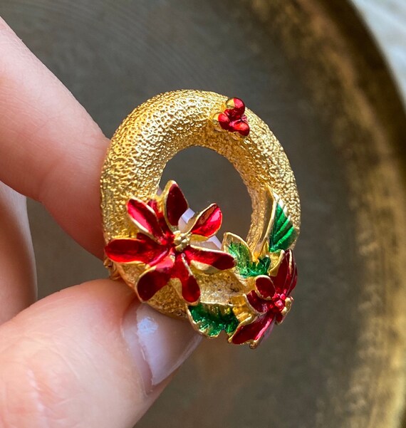 Vintage 1950s Holiday Christmas Wreath Brooch Pin - image 6