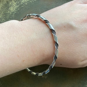 Vintage 925 Sterling Silver Detailed Bangle Bracelet