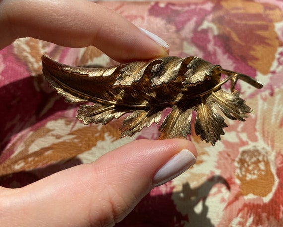 1960’s Coro Gold Plated Leaf Autumn Fall Brooch - image 1