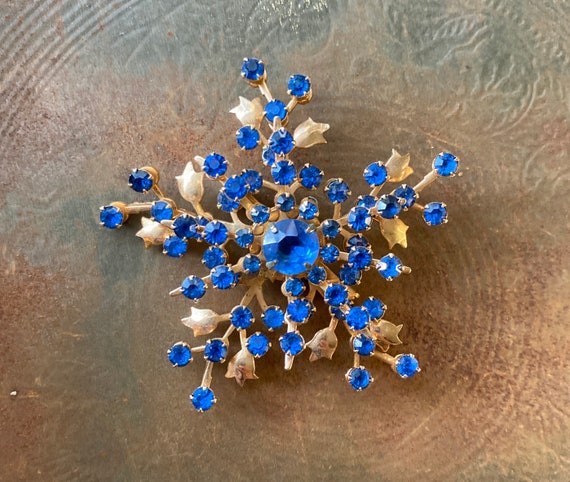 Stunning 1950’s Vintage Deep Blue Star Brooch Pin - image 1